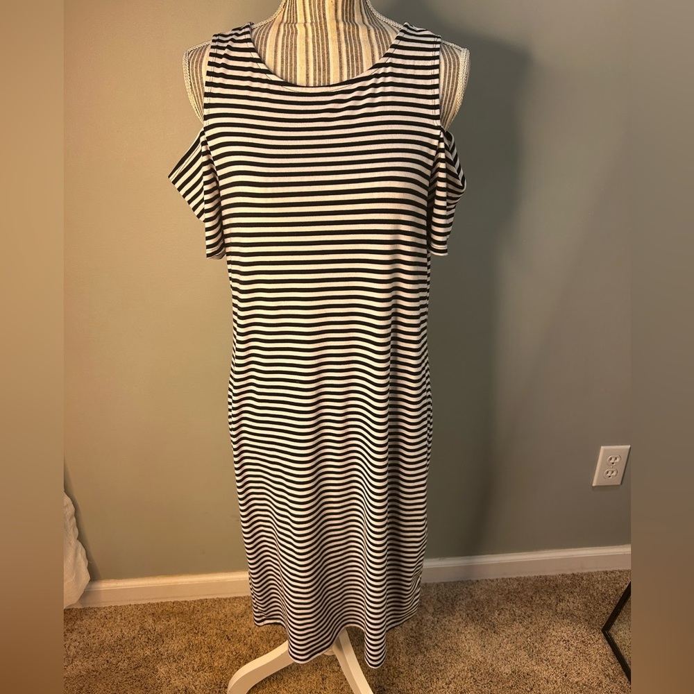 Torrid Striped Cold Shoulder Bodycon Dress Black and White Stripes Size 00/L - Picture 4 of 9